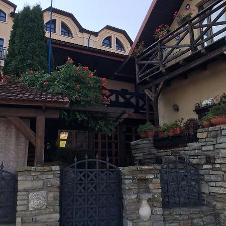 Апартаменты В Старом Городе Kamianets-Podilskyi Exterior foto