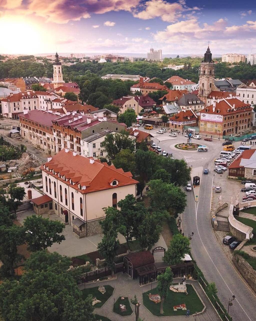 Апартаменты В Старом Городе Kamianets-Podilskyi Exterior foto